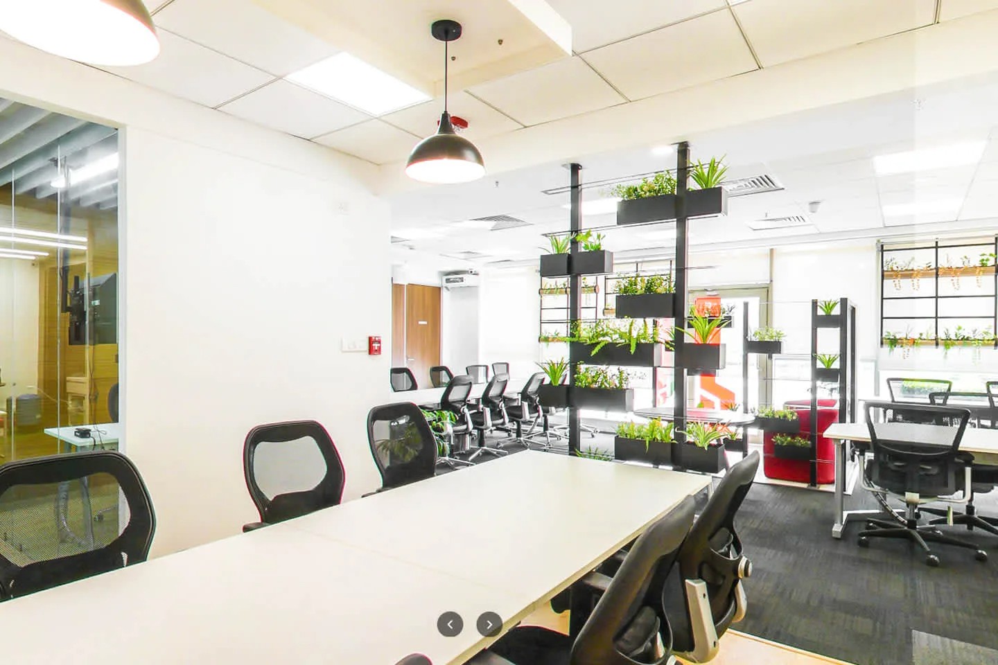 The Office Pass Paras Downtown Center, Private Cabin