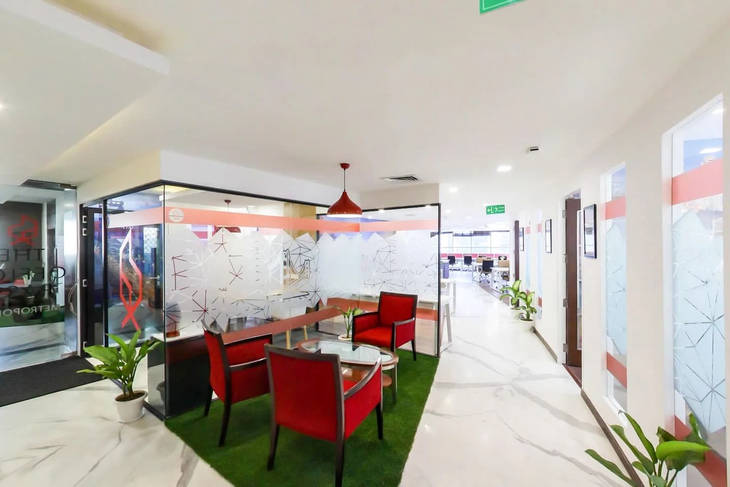 The Office Pass Paras Downtown Center, Private Cabin