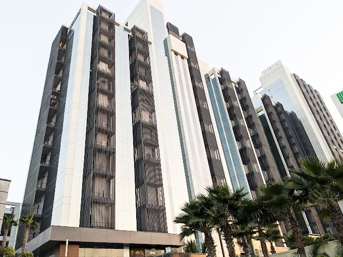 Qdesq Kwick Start, Noida